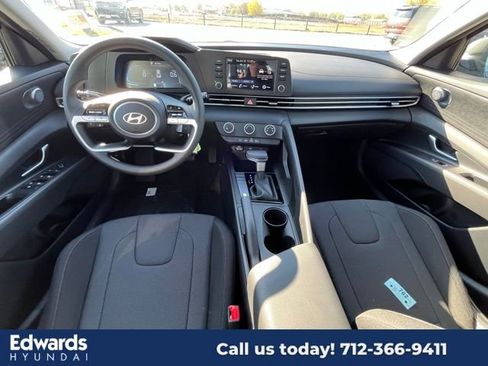 New 2025 Hyundai Elantra SE image 12