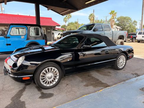 Used 2005 Ford Thunderbird RWD image 2