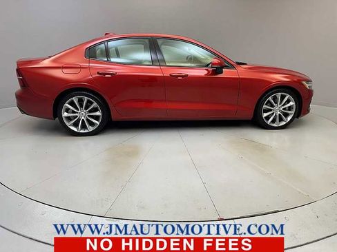Used 2020 Volvo S60 T5 Momentum image 6