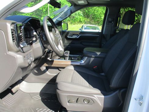Used 2025 Chevrolet Silverado 1500 LT Trail Boss w/ Convenience Package II AWD/4WD image 11