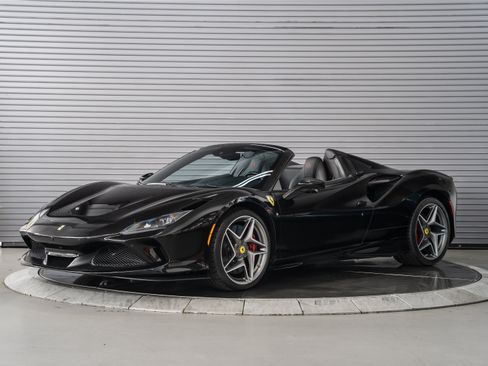 Used 2022 Ferrari F8 Tributo RWD image 1