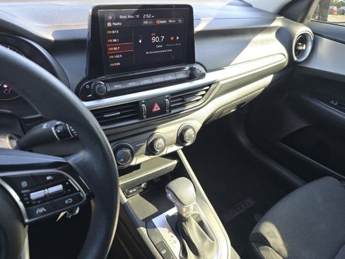Used 2023 Kia Forte LXS image 29