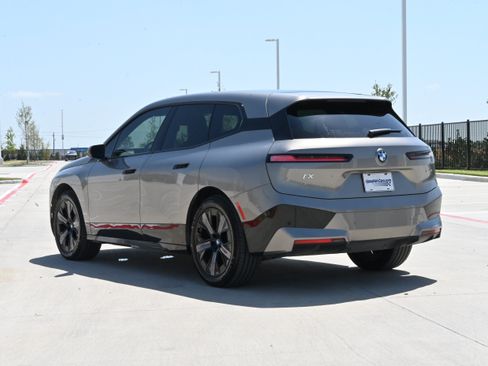Used 2024 BMW iX xDrive50 w/ Sport Package AWD/4WD image 7