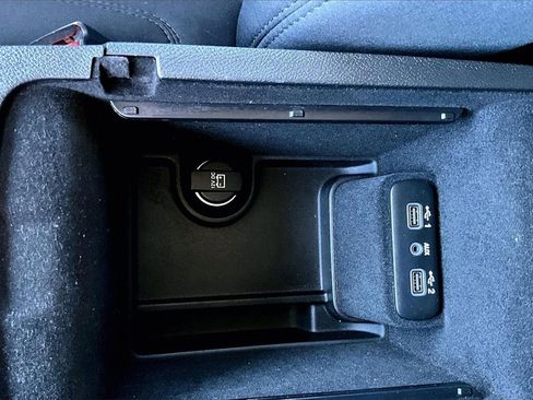 Used 2019 Chrysler 300 Touring w/ Chrome Appearance Package image 15