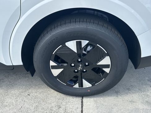 New 2026 Kia Carnival LXS FWD image 12