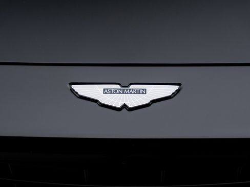 Used 2021 Aston Martin DBX image 12