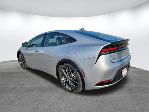 Used 2023 Toyota Prius XLE image 7