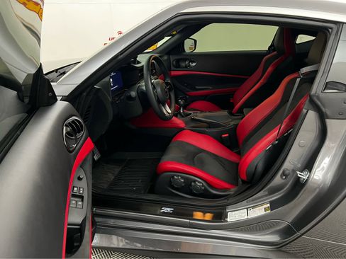 Used 2024 Nissan Z Performance w/ Floor Mat Package image 5