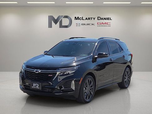 Used 2023 Chevrolet Equinox RS w/ RS Leather Package FWD image 2