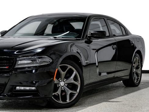 Used 2015 Dodge Charger R/T w/ Plus Group RWD image 11