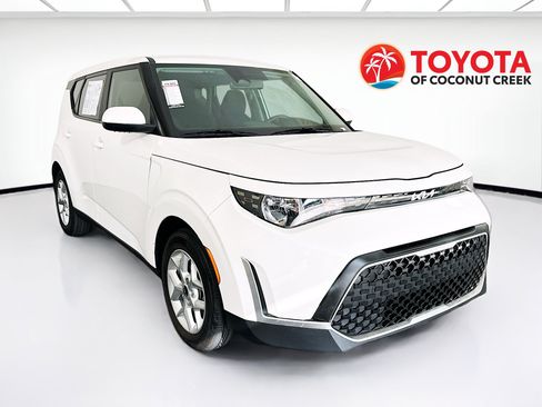 Used 2023 Kia Soul LX w/ LX Technology Package FWD image 1