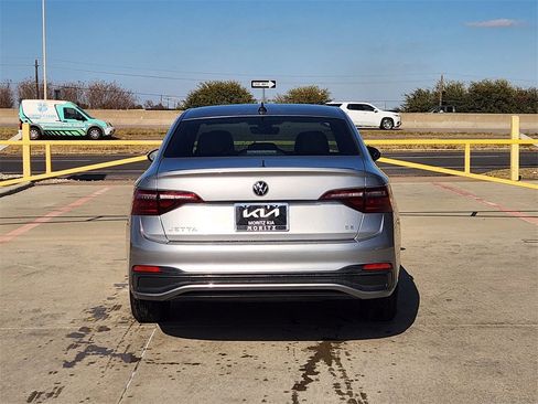 Used 2022 Volkswagen Jetta SE image 5