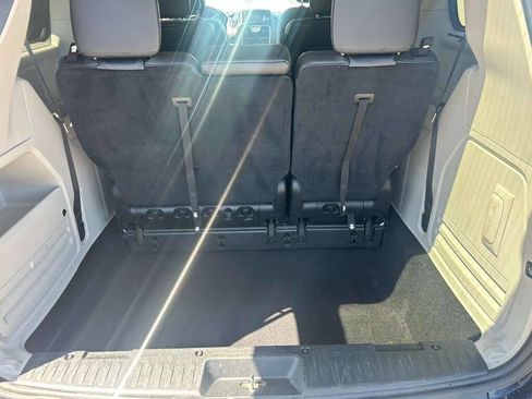 Used 2014 Chrysler Town & Country Touring w/ Driver Convenience Group FWD image 18