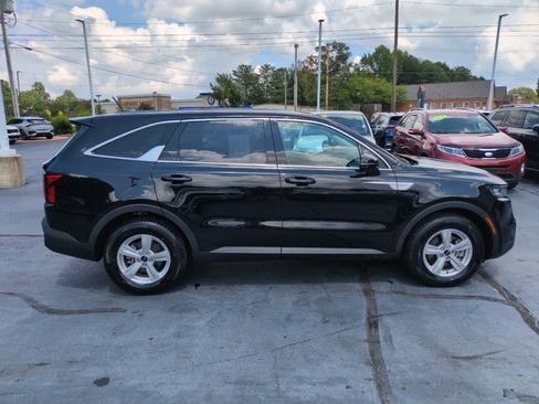 Certified 2023 Kia Sorento LX FWD image 8