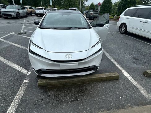 Used 2024 Toyota Prius XLE FWD image 10