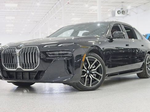 Used 2025 BMW 740i xDrive image 6