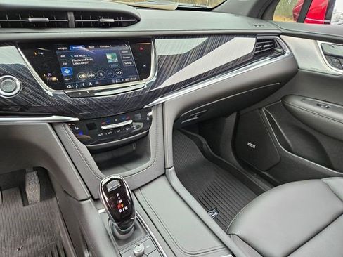 Certified 2025 Cadillac XT6 Premium Luxury w/ LPO, Floor Liner Package FWD image 20