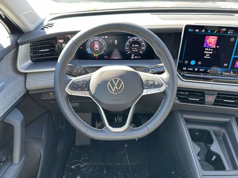 New 2025 Volkswagen Tiguan S image 13