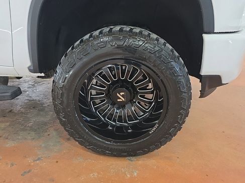 Used 2021 Chevrolet Silverado 3500 High Country w/ Z71 Off-Road Package image 11