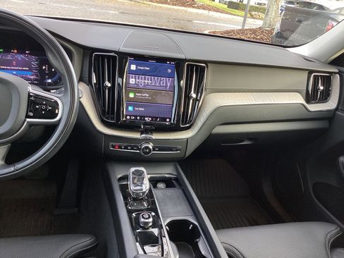 Certified 2022 Volvo XC60 B5 Inscription w/ Climate Package image 31