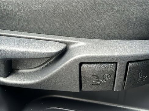 Certified 2025 Toyota Highlander Limited image 33