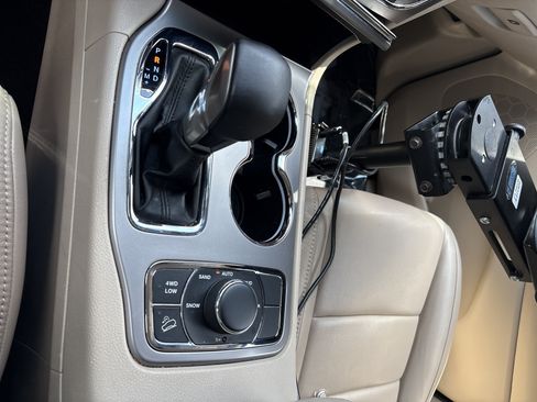 Certified 2021 Jeep Grand Cherokee Laredo AWD/4WD image 30
