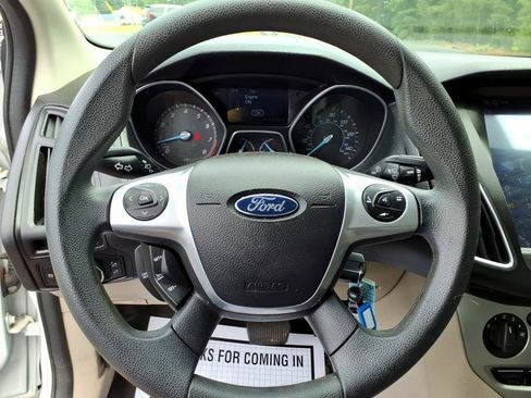 Used 2014 Ford Focus SE FWD image 24