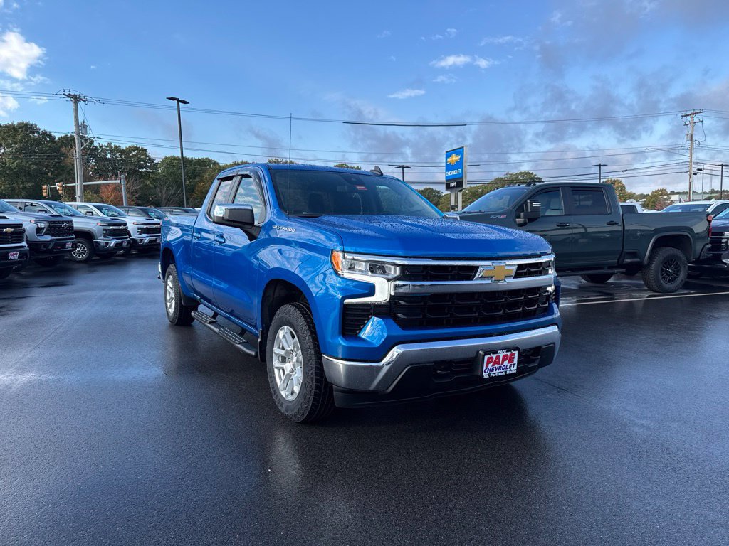 Used 2023 Chevrolet Silverado 1500 LT AWD/4WD image 2