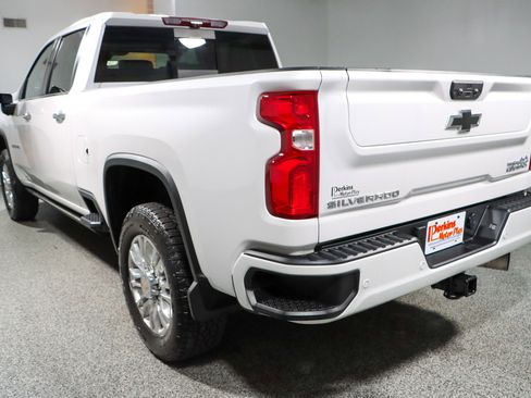 Used 2023 Chevrolet Silverado 2500 High Country w/ Z71 Off-Road Package image 9