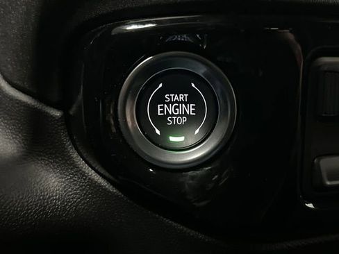 Certified 2025 GMC Sierra 1500 SLE w/ Preferred Package image 17