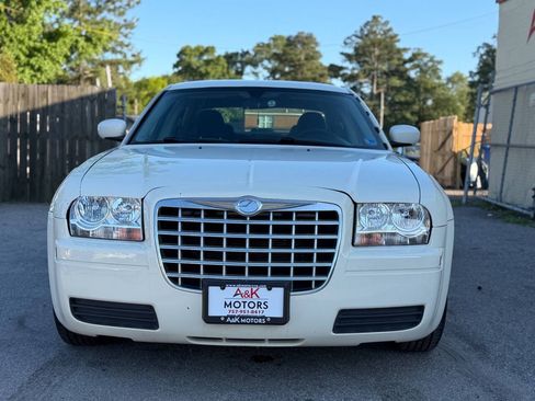 Used 2006 Chrysler 300 RWD image 3