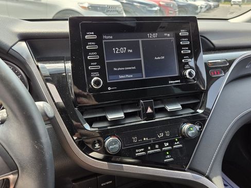 Used 2022 Toyota Camry SE w/ Convenience Package FWD image 18