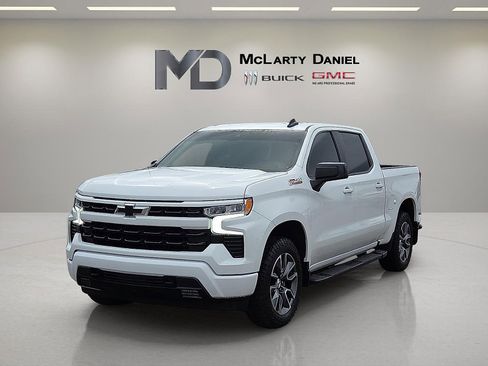 Used 2024 Chevrolet Silverado 1500 RST image 2