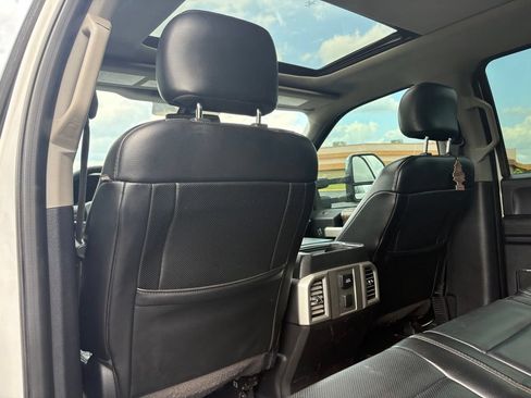 Used 2017 Ford F250 Lariat w/ Lariat Ultimate Package AWD/4WD image 17