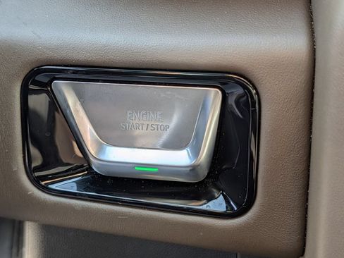 New 2025 GMC Yukon Denali Ultimate AWD/4WD image 18