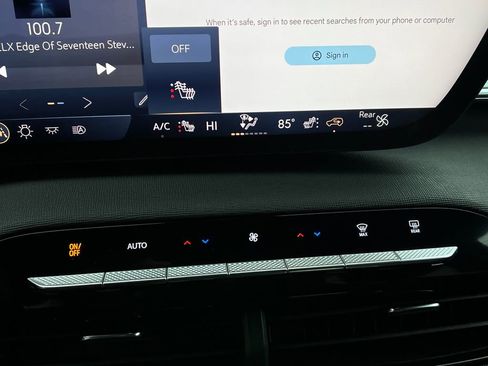 Used 2025 Buick Enclave Preferred image 17