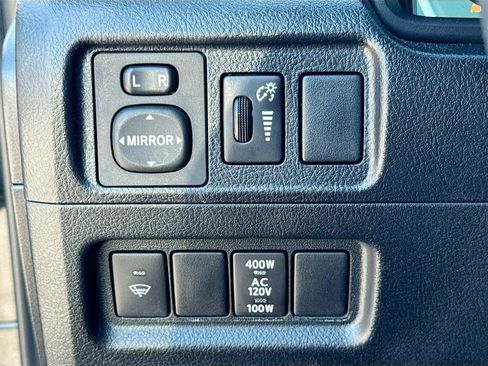 Used 2018 Toyota 4Runner SR5 AWD/4WD image 10