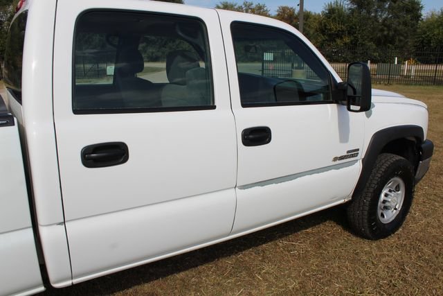 Used 2006 Chevrolet Silverado 2500 W/T w/ Heavy-Duty Power Package AWD/4WD image 7