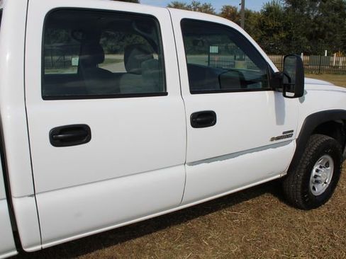 Used 2006 Chevrolet Silverado 2500 W/T w/ Heavy-Duty Power Package image 7