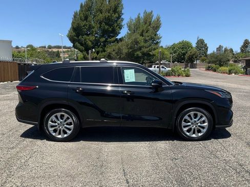 Used 2021 Toyota Highlander Limited FWD image 7