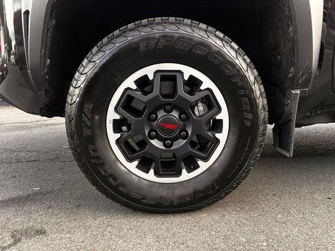 Used 2024 Toyota Tacoma TRD Off-Road AWD/4WD image 33