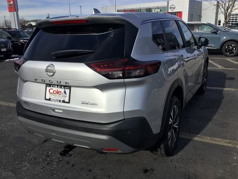 Used 2023 Nissan Rogue SV image 5