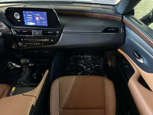 Used 2025 Lexus ES 300h w/ Premium Package FWD image 26