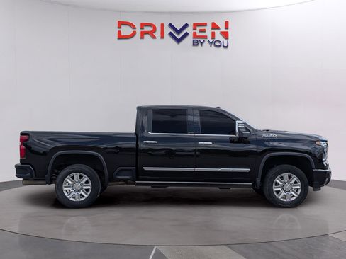 Used 2024 Chevrolet Silverado 2500 High Country w/ Technology Package image 6