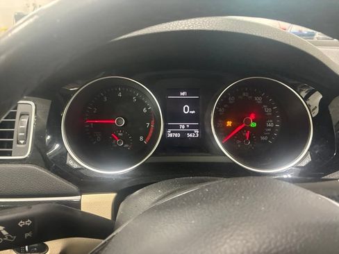 Used 2017 Volkswagen Jetta SEL FWD image 8