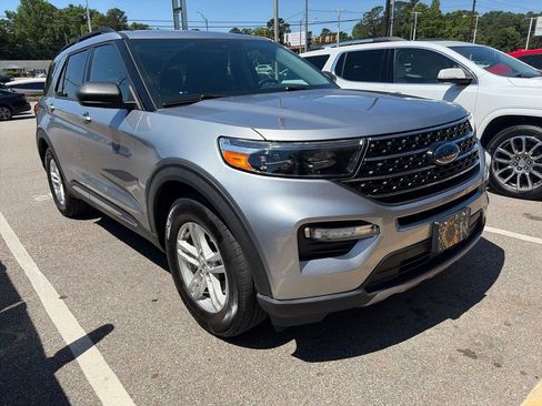 Used 2021 Ford Explorer XLT w/ Equipment Group 202A RWD image 2