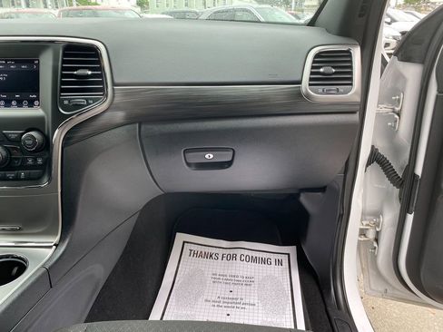 Used 2021 Jeep Grand Cherokee Laredo image 30