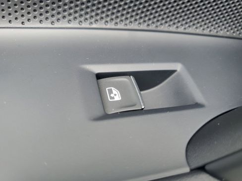 Used 2025 Audi Q5 Premium w/ Convenience Package image 17