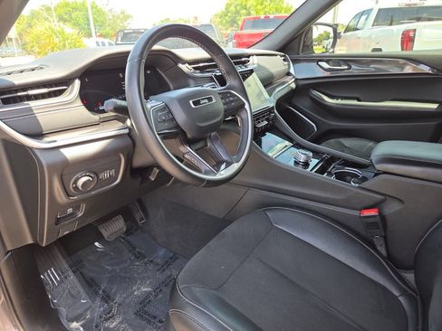 Used 2022 Jeep Grand Cherokee L Laredo RWD image 30
