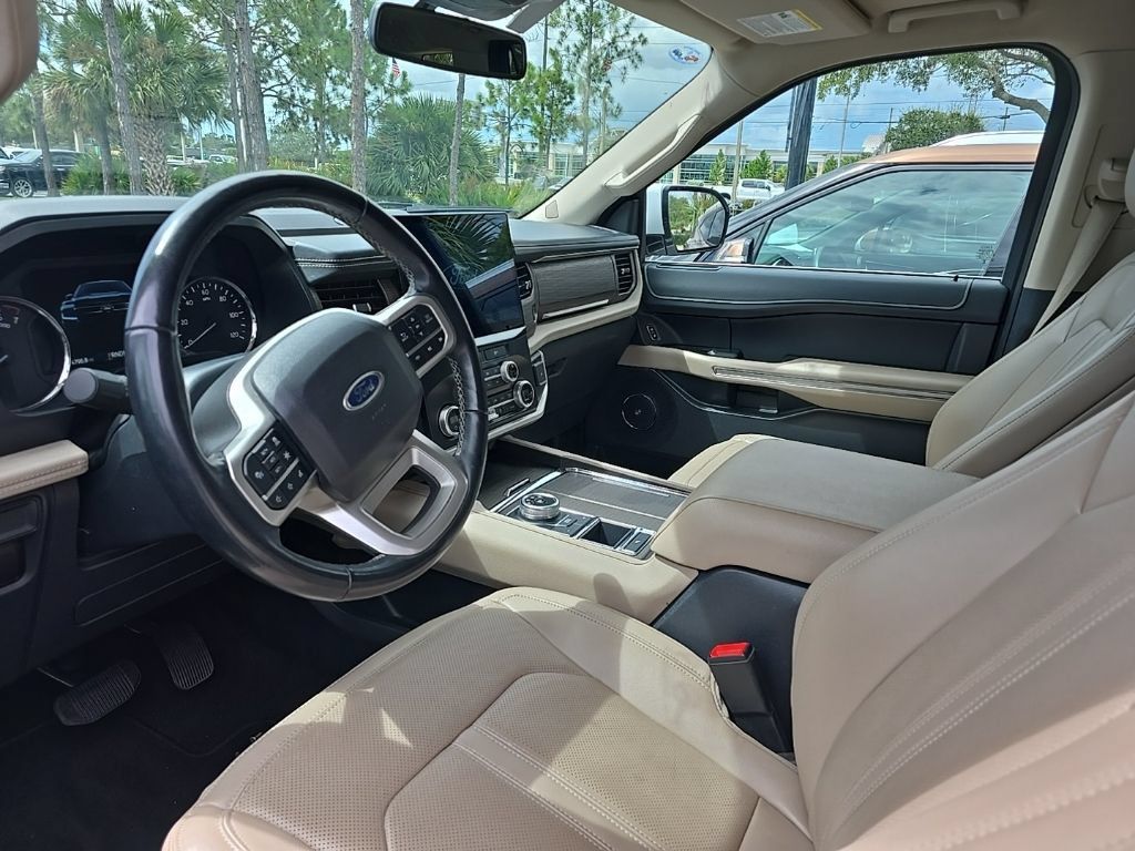 Used 2024 Ford Expedition Limited RWD image 3